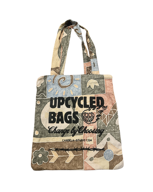 Tasche aus upcycelten Materialien mit wasserbasierter Tinte bedruckt